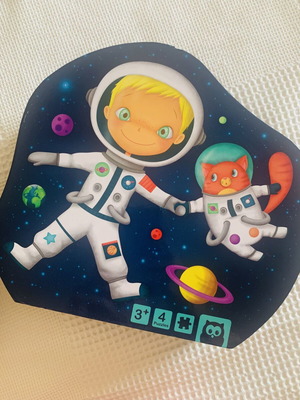 Puzzle set like new with 4 different puzzles