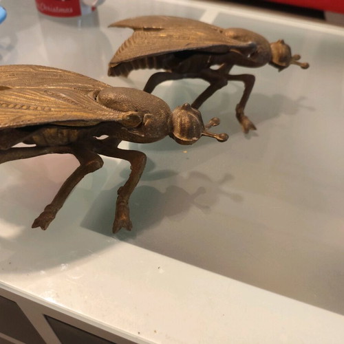 Set of 2 vintage brass bee ashtrays used
