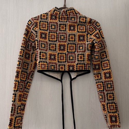 Bershka crop blouse size S like new with 3D design brown and yellow