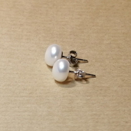 Silver 925 stud earrings with cultured freshwater pearls 8mm, new