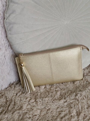 Clutch bag χειρός καινούργια σε διακριτικό χρυσαφί χρώμα