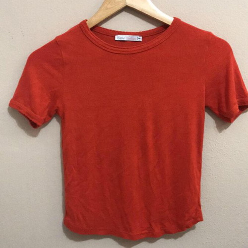 Red short-sleeve T-shirt used, size Small