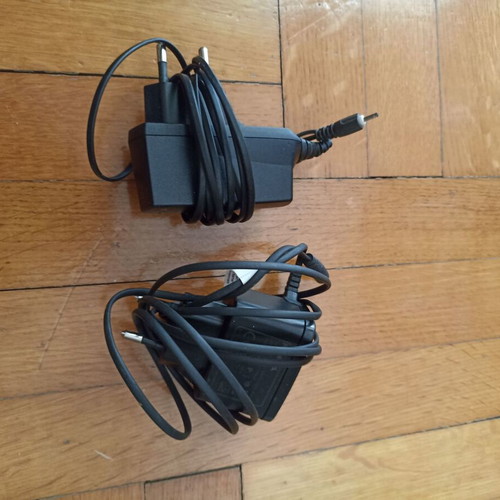 Nokia black chargers, set of 2