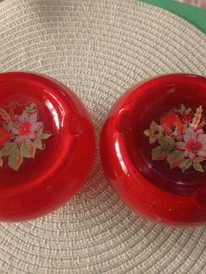 Vintage ashtrays 1970 like new, red with floral design, set of 2