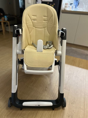 Peg Perego Siesta Highchair like new with new seat cover