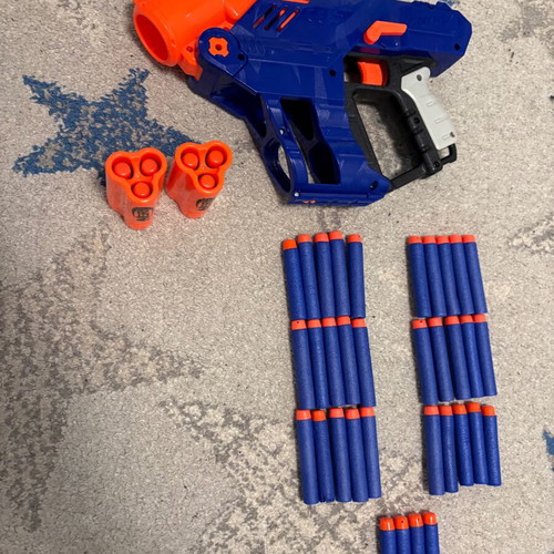 Nerf N-Strike Elite Sheelstrike DS-6 like new, triple dart blaster