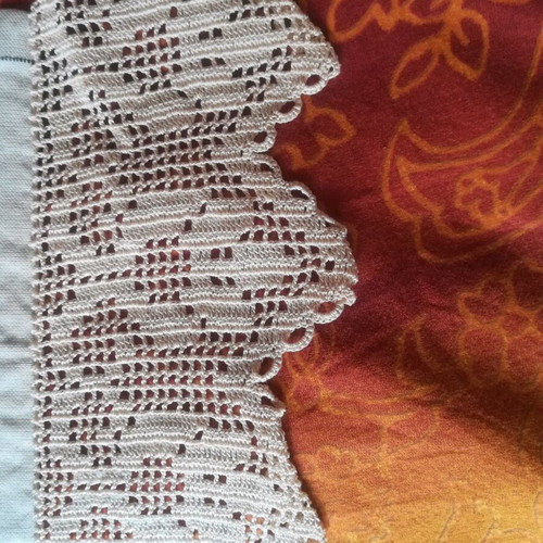 Embroidered ecru woven table runner with handmade lace new