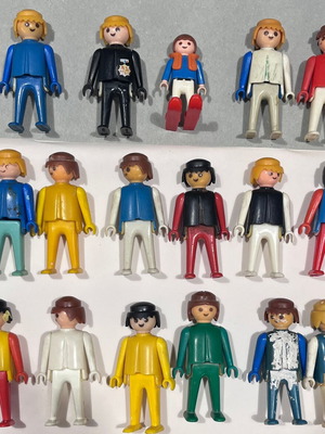 Playmobil used 16 adults and 1 child figures