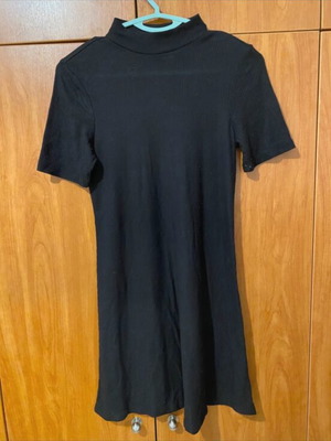 H&M dress black size 32 like new