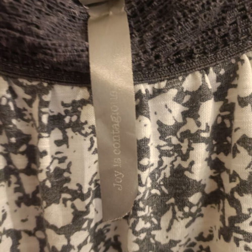 Women's short-sleeve blouse like new, size 2XL, white and gray