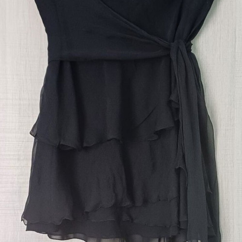 Black tulle skirt like new with belt, size M