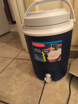 Thermal water jug with tap 7.5 liters like new