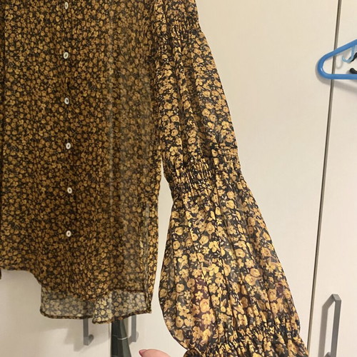 Zara floral shirt with puff sleeves, like new, black and orange