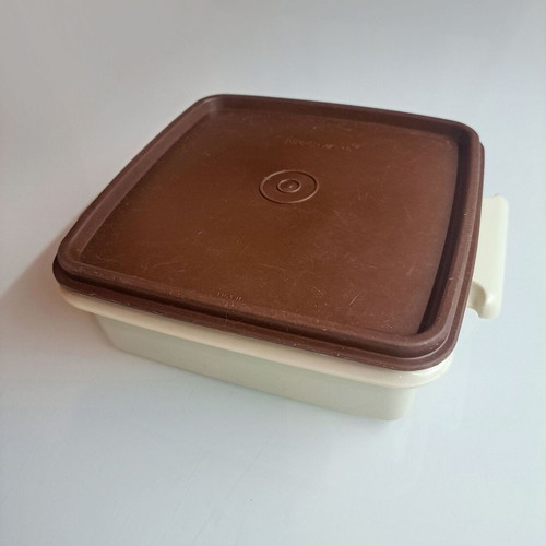 Tupperware container used, practical size 16 cm x 16 cm, brown