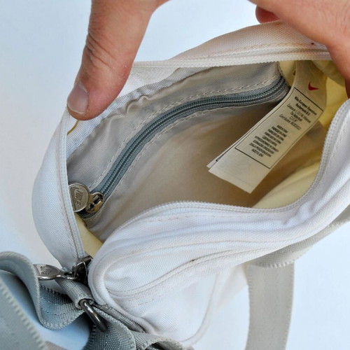 Nike white shoulder bag used, small size, sporty style