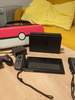 Nintendo Switch μεταχειρισμένο πλήρες πακέτο με θήκη Pokémon