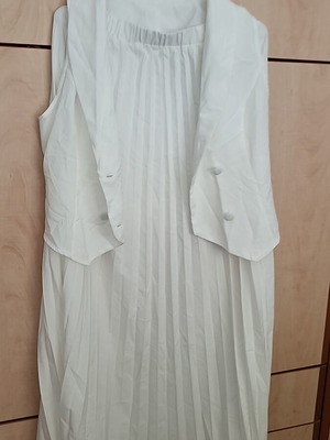 Skirt with vest white like new