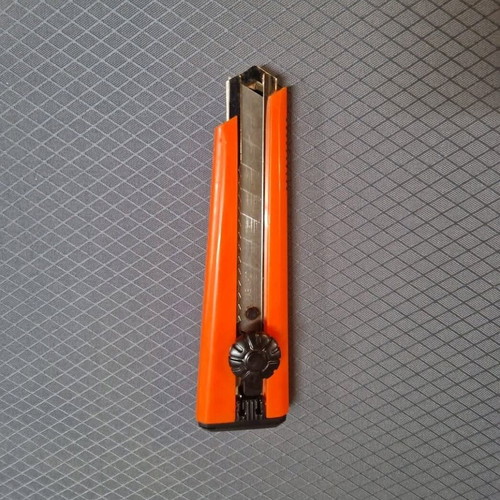 Cutter with tightening screw new, 18mm blade width