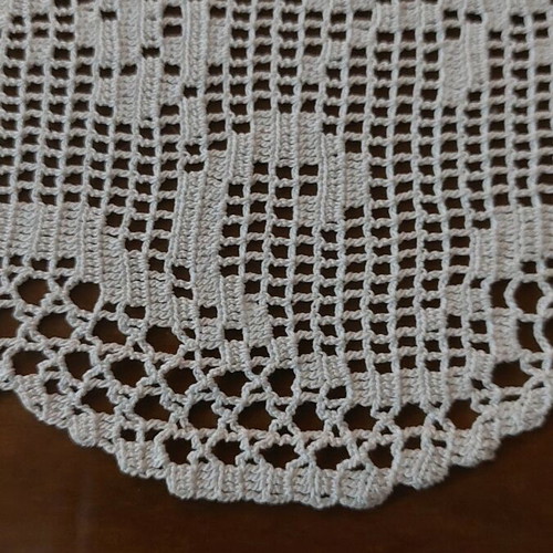 White tablecloth 75x75cm with handmade 12cm lace, linen fabric like new