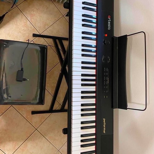 Artesia Performer Semi-Weighted Electric Piano like new