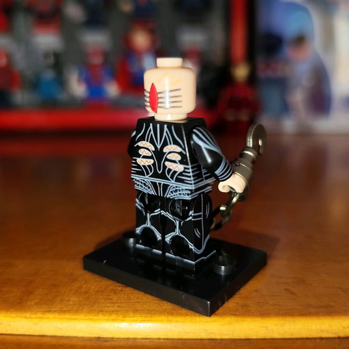 Chatterer Lego figure like new with base and accessories