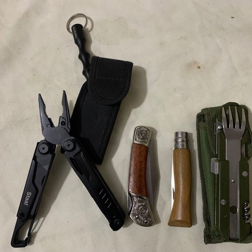 Staal multitool used with case and spare blades