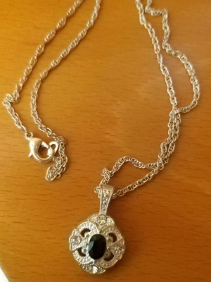 Women's necklace like new