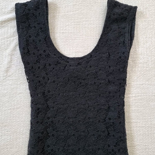 Little black dress lace Shana like new, size XS