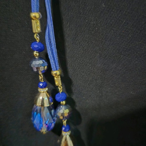 Necklace with crystals like new, blue