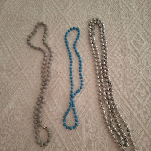 Set of 3 fashion jewelry necklaces like new