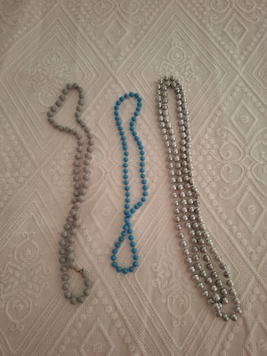 Set of 3 fashion jewelry necklaces like new