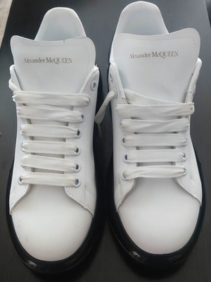 Alexander McQueen sneakers like new, size 44, black and white
