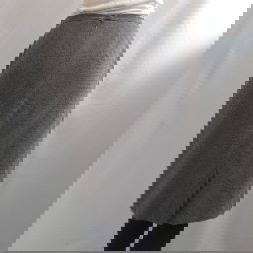 Max Mara women's wool skirt size 38 M like new, gray