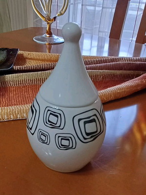 Porcelain sugar bowl La Meloise like new with black designs