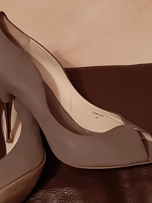 Γόβες Zara peep toe 39 καινούργιες, γνήσιο δέρμα ματ, τακούνι χρυσό