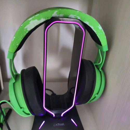 Trust GXT 265 Cintar RGB Premium headphone stand black like new