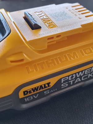 DeWalt DCBP518 battery