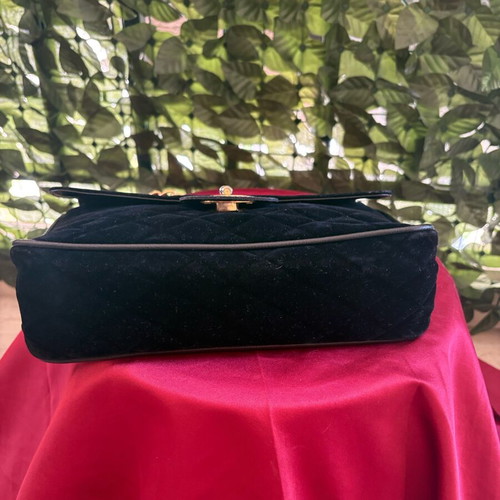 Velvet shoulder bag with gold chain like new, 28x20cm