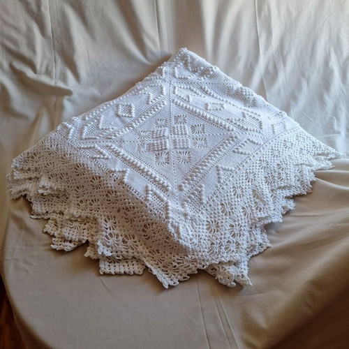 Vintage handmade white cotton bedspread blanket, Kouverli Yfanto