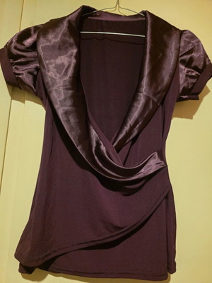 Crossover purple top like new with satin details