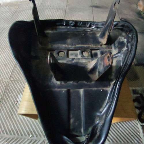 Seat for Honda Z50J zetaki like new with small tear