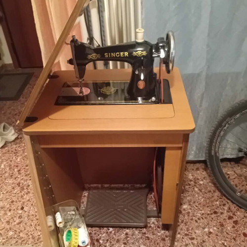 Singer sewing machine like new