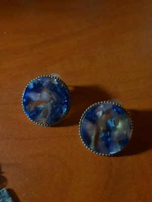 Earrings used with clasp blue