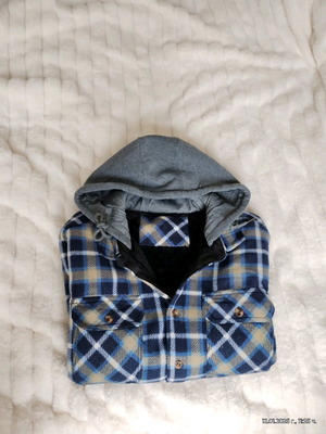 Men's fleece plaid jackets with hood and fur lining like new, size L
