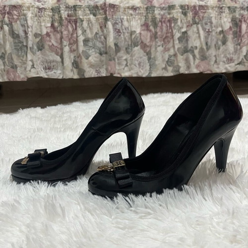 Shoes size 36 like new black with leather insole