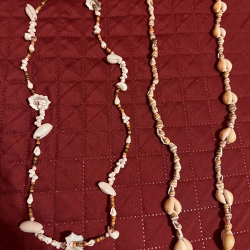 Shell necklaces like new, set of 2 pieces