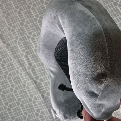 Travel neck pillow like new with foam and removable cover