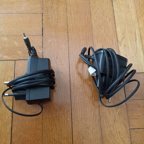 Nokia black chargers, set of 2