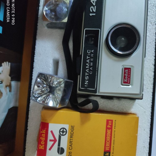 Kodak Instamatic 124 vintage camera used, original box