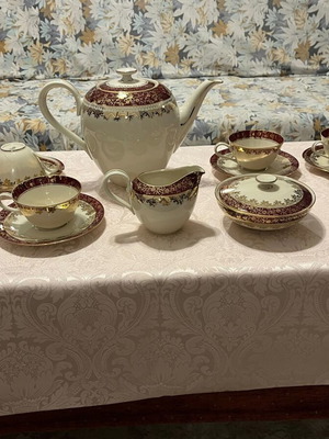 Heinrich Bavaria tea set vintage circa 1950, porcelain with burgundy and gold details
